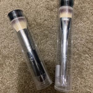 NEW IT Cosmetics Brushes